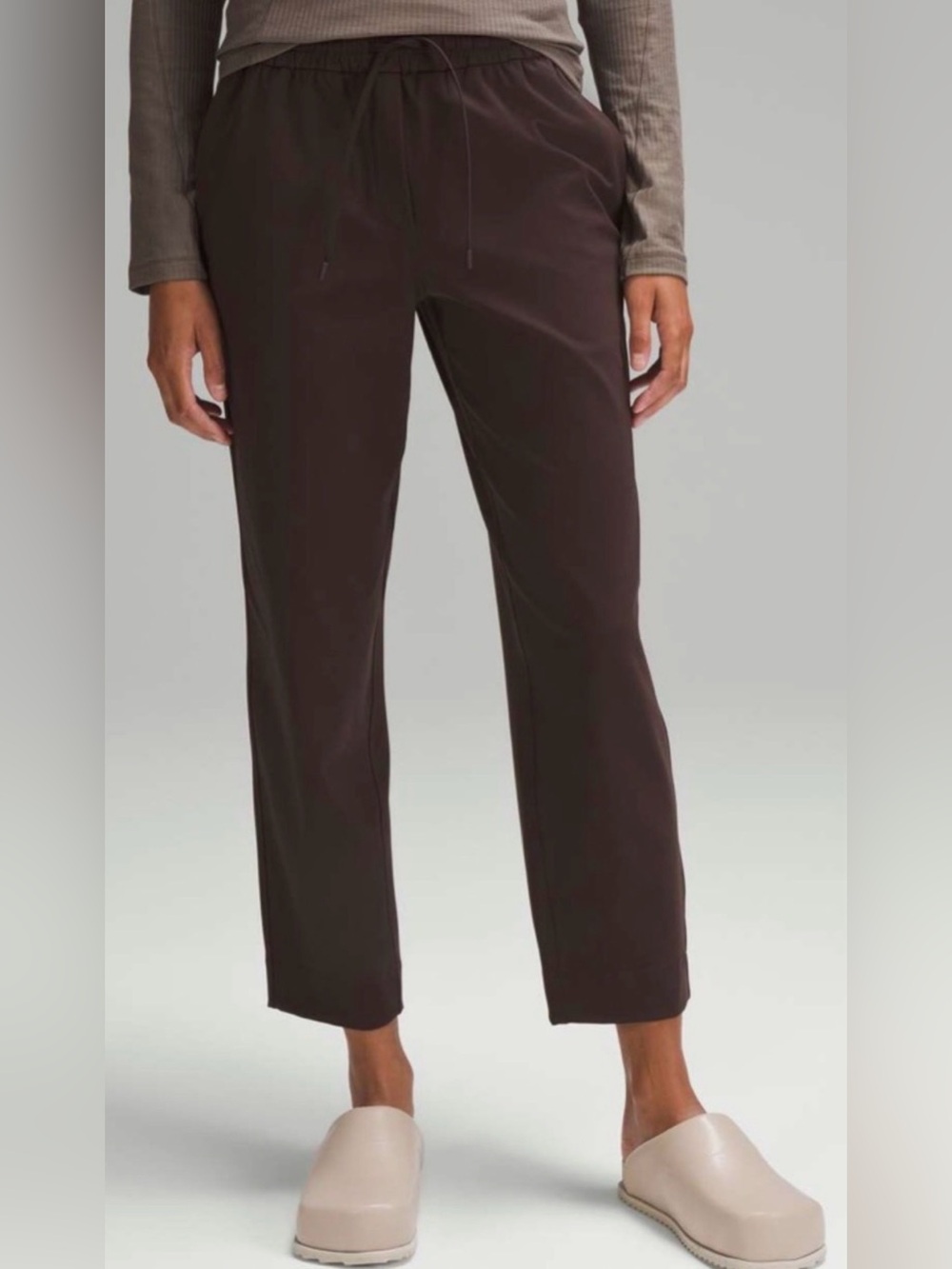 Lululemon tapered-leg mid rise 7/8 pant